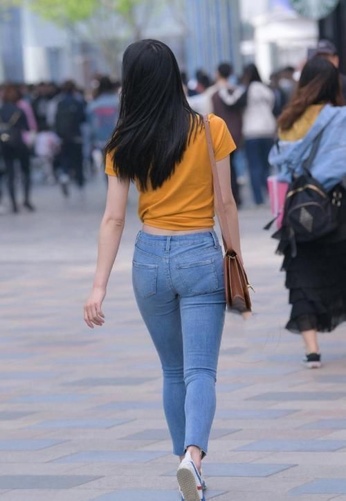 小姐姐|偏爱个性的牛仔裤穿搭，让你摆脱路人感，展现靓丽风采