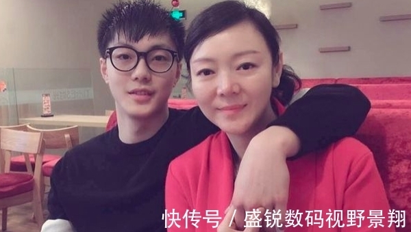 cb男篮惨败胡明轩却可昂首离开,高颜值妈妈不容易,曾怒斥场外谣言