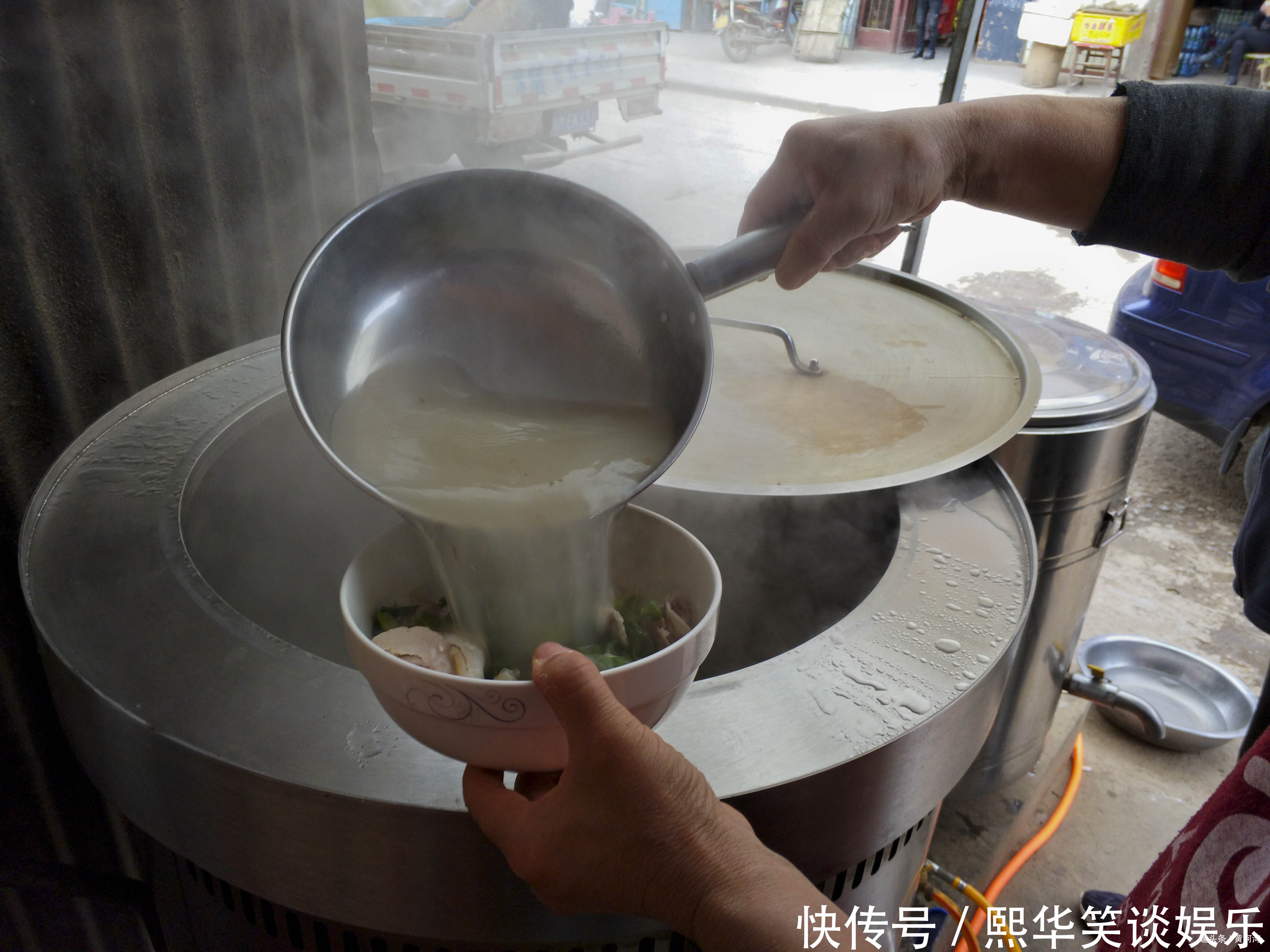  贠大哥|农村大哥小镇卖烩羊肉30年，童叟无欺称着卖，吃的都是回头客