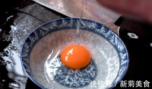 荷包蛋|煎荷包蛋,冷油下锅还是热油分享正确做法,鸡蛋又圆又嫩不粘锅