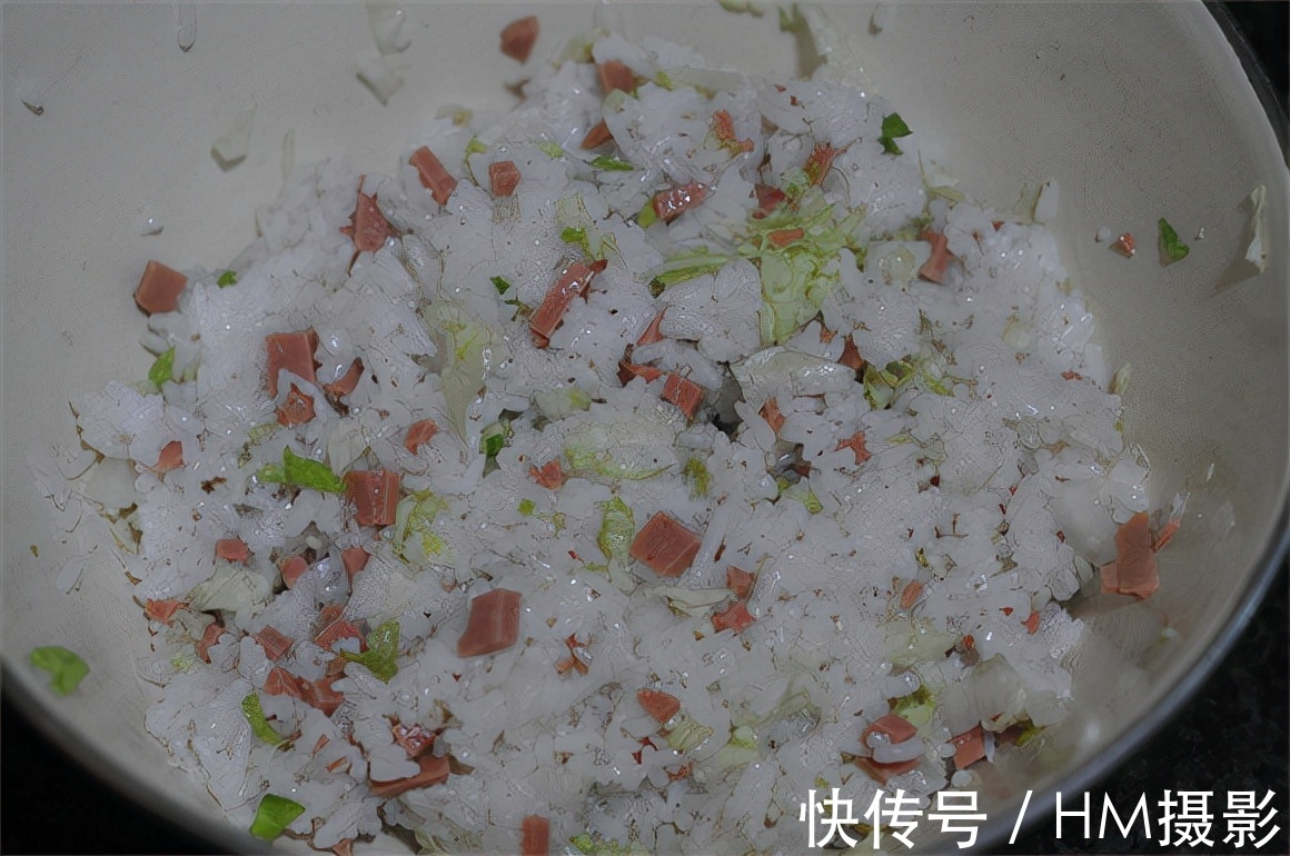 剩米饭别炒啦，试试新做法，儿子一口气吃6个，连吃3天还不够