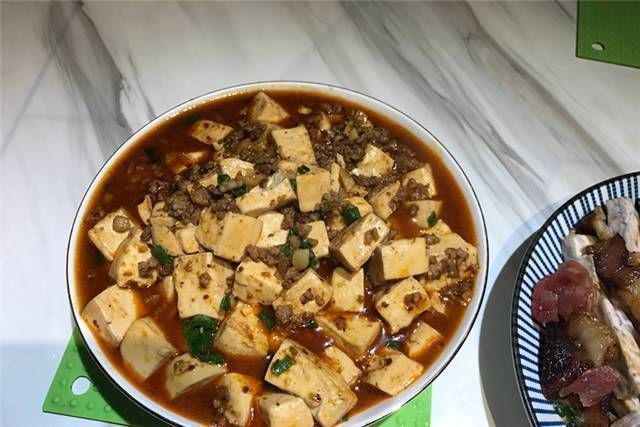 闺蜜带孩子来家里串门,我下厨做一桌菜招待,孩子吵着明天再来