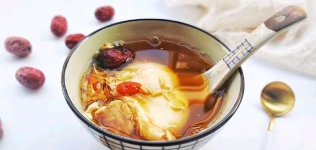 红糖酒酿蛋|脸色苍白不用怕,80岁老奶奶的独门秘方,隔天喝一碗,姑姑似少女