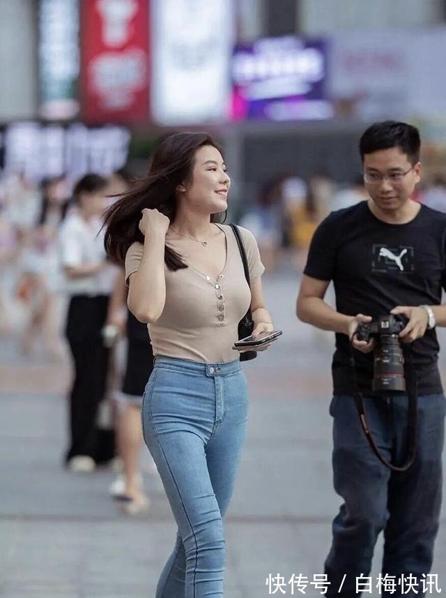 高跟鞋 腐烂的街道牛仔裤,以新的面貌表现人,穿着独特的美丽!