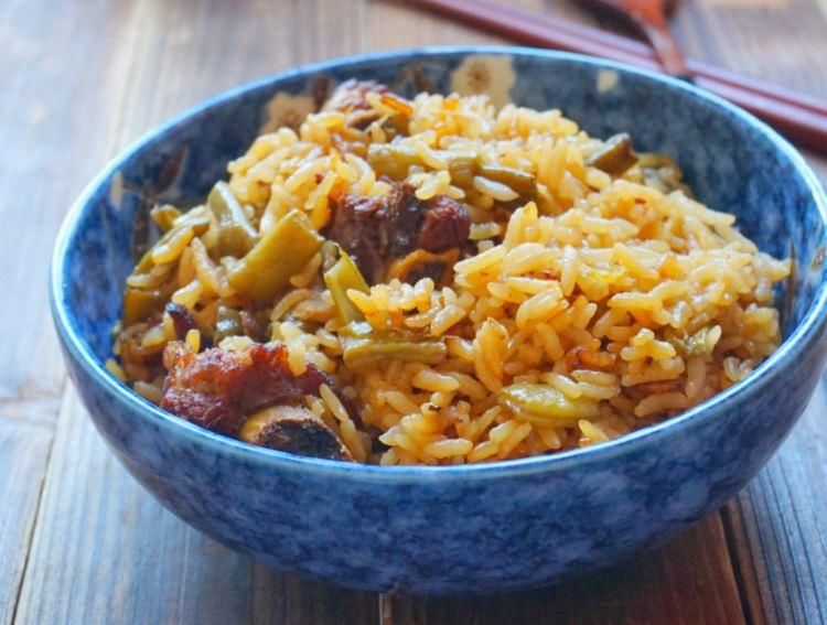 秋季的花样美食，家常豆角排骨饭，饭菜一锅出，省时省力