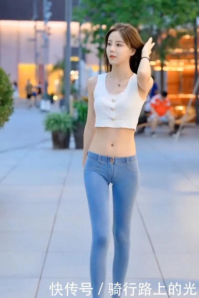 亮丽|用青春演绎时尚,短搭释放亮丽,养眼女孩