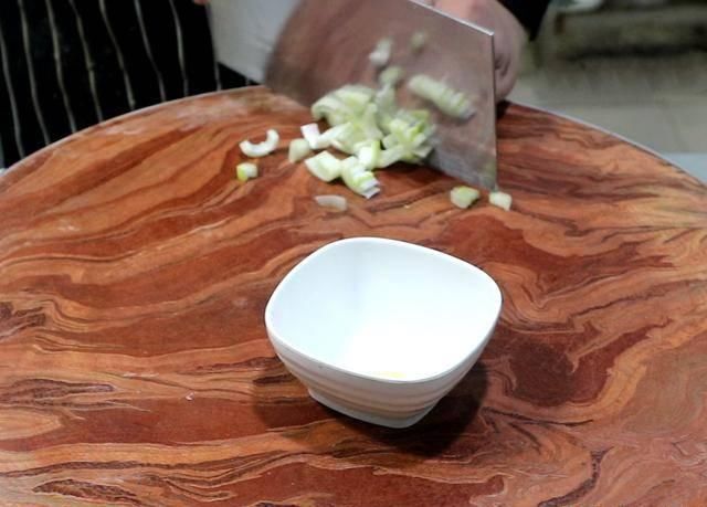 做出|大厨教你“红烧腐竹”,比肉还好吃,让你在家也能做出饭店的味道