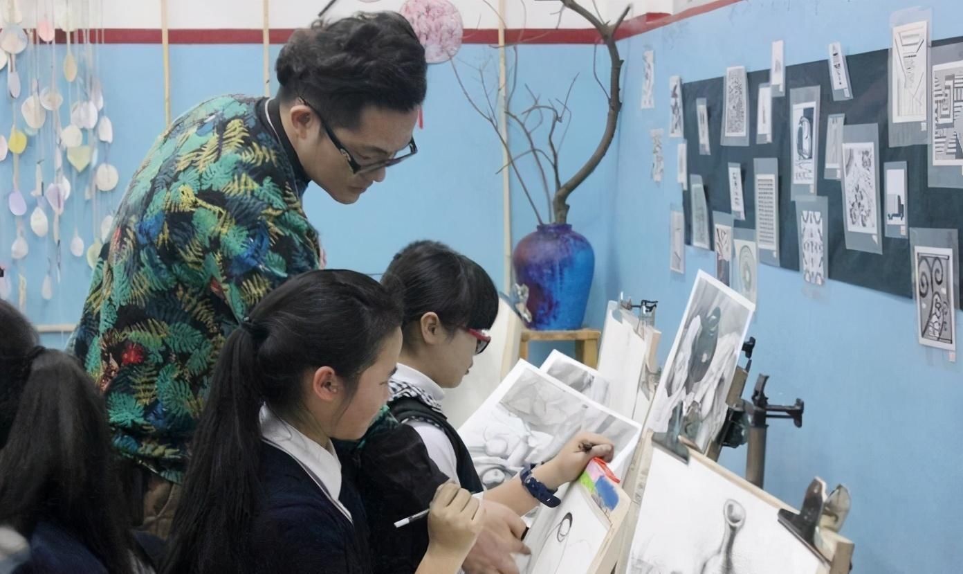 名牌大学|当学渣美术生迷上画偶像,画面变得一言难尽,网友:你个假粉丝