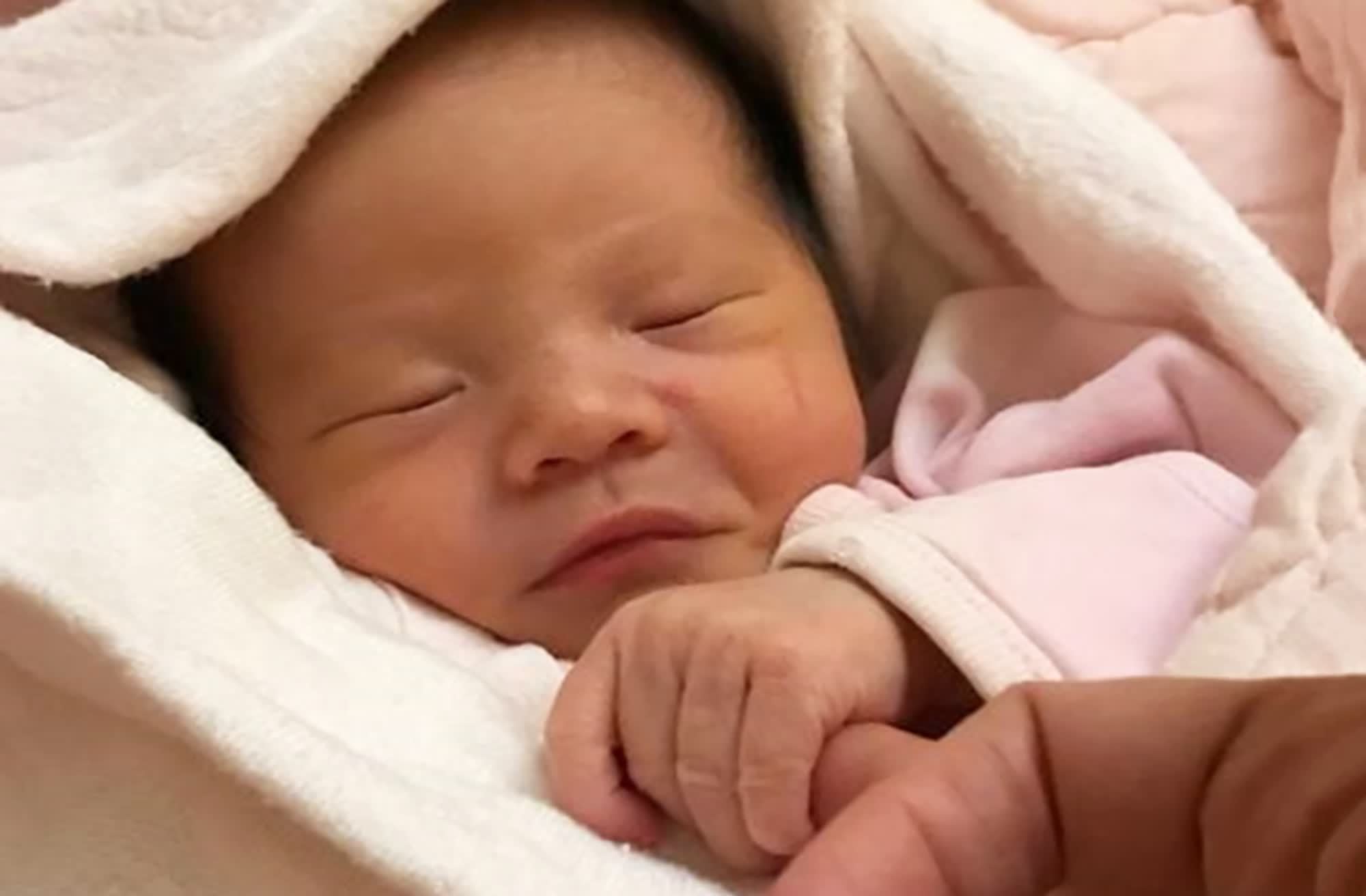 安全感|抱着睡、放下醒的“睡渣”宝宝,你家有同款吗?这几招或许有效