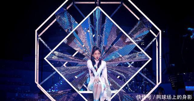 睫毛|金泰妍演唱会造型百变,穿着拼花裙开场气场强大,尽显女神特质