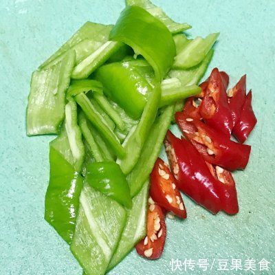 此菜有菇中皇后美称，老年人可以适当多吃，让血液里的脂肪不升高