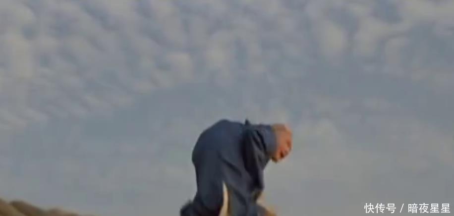 珍贵|溥仪珍贵老照片,他“飞檐走壁”,站在紫禁城房顶看外面的世界!