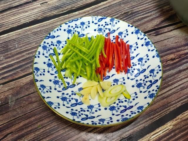 什么时候|炒土豆丝，什么时候放醋是关键，这一步做对，怎么炒都脆爽好吃