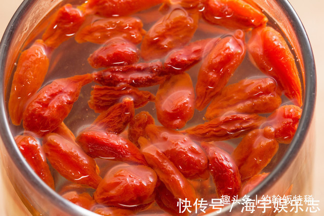 泡水|枸杞,你吃红的还是黑的泡水牢记“3不要”,营养加倍喝得健康