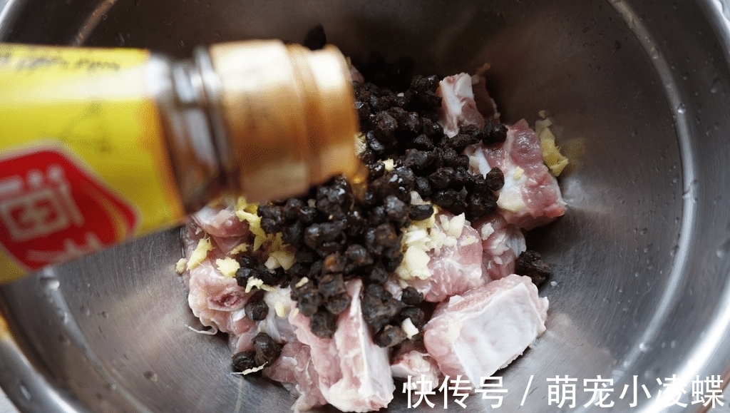 浸泡|我家排骨从不炖着吃,蒸一蒸,鲜香入味,一周吃4次,太费米饭