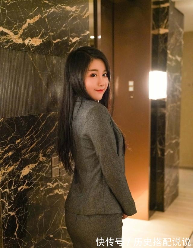 穿搭 极简的西装套装穿搭却一样不失优雅感,让你瞬间女人味十足!