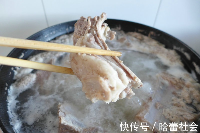 家常|红烧羊排的家常做法,下饭解馋,好吃到舔手指