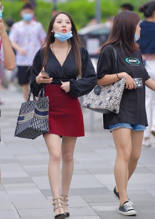 女生们|穿短裙的季节，选择它让你告别闷热，展现出优雅清爽的造型