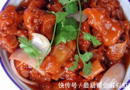 颜色鲜红,清淡爽口,百姓家常菜,喜欢吃肉妈妈的可以尝试一下!