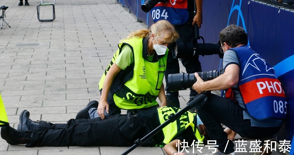 索帅|C罗射门越老越妖,30岁后欧冠63球!热身射晕保安场边替索帅指挥!