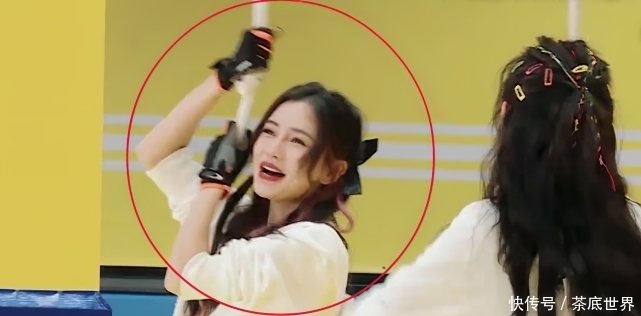 绳子 baby差点摔倒,郑恺情急下喊出昔日爱称,cp粉:爷青回