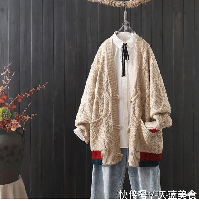 建议大家：春节就穿下面几款毛衣，搭裸靴，美得嫩上添嫩