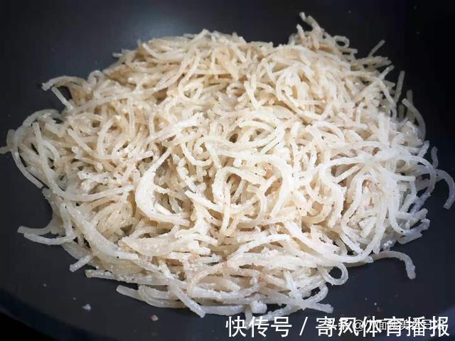 冬季遇到此菜别手软,一次囤10斤,不怕过期,随手一炒越嚼越香