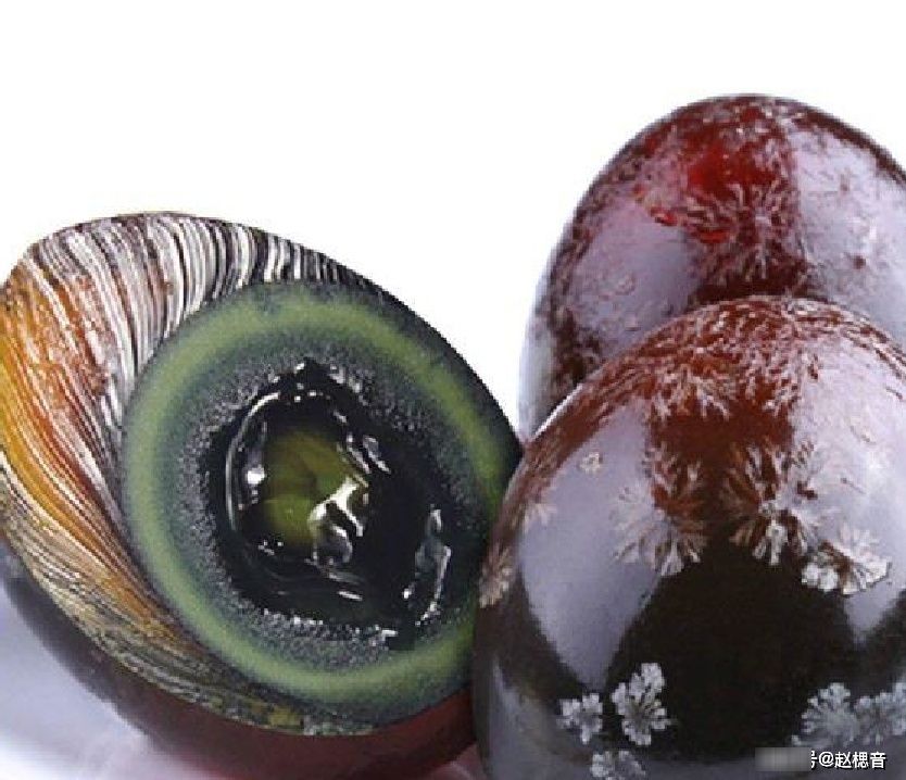 皮蛋总是切不好？酒店大厨教你3招，不碎不粘刀，好吃又好看！