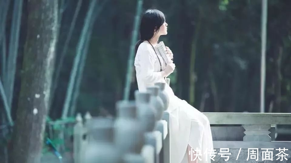 月是故乡明|优秀作文赏析:《萧萧落红知秋意》