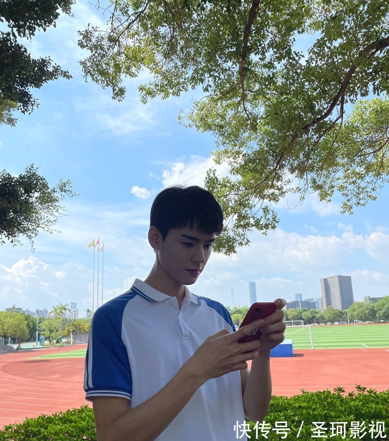 能手|龚俊录节目自己带锅，不愧是勤俭持家小能手，太可爱了！