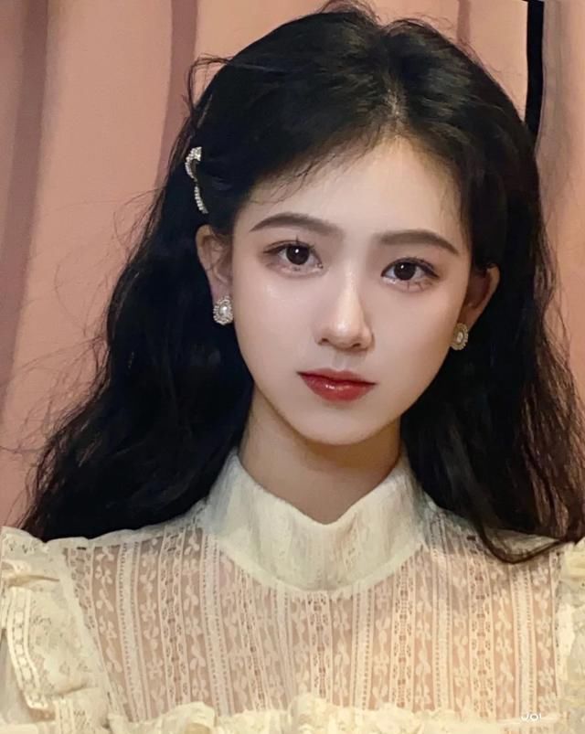 发夹怎么夹头发，这样做简单又好看，适合手笨的姑娘