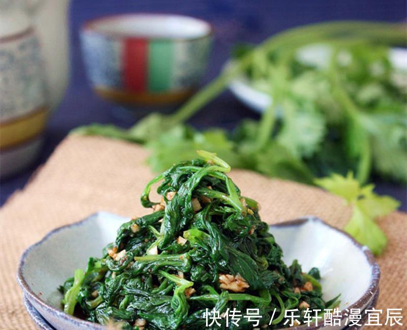 玉米面|我家此菜叶子从不扔,这样做完上桌就扫光,营养好吃,低脂还不胖