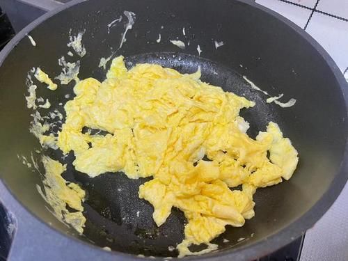 西红柿|酷暑难耐没食欲，我家经常吃这面条，酸爽开胃，蛋香十足汤汁浓郁