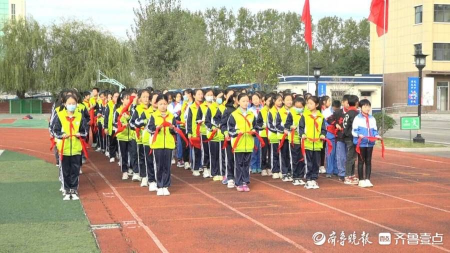 升旗仪式|枣庄高新区兴仁街道泰山路小学举办祖国颂演讲比赛