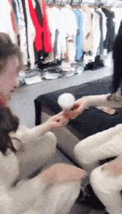 |搞笑GIF段子:“他是我儿子啊,你是谁?”