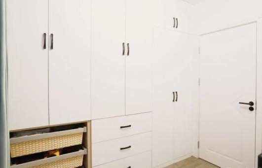 全身镜|90后夫妇58平米的家,全屋都是柜子,每个空间都好喜欢,精致漂亮