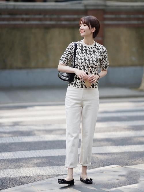 中年 4、50岁的女人,建议不要穿高跟鞋!今年流行这3种平底鞋,特时髦