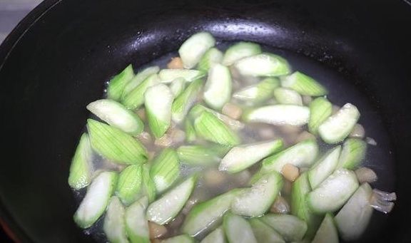 爽口|立秋后多吃这菜，原汁原味真爽口，自带清香，几分钟出锅超快