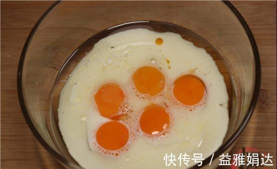 5个鸡蛋，1碗面粉，做蛋糕不用烤箱不用电饭煲，简单又快速
