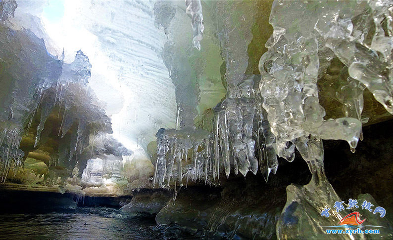 祁连山北麓冰融雪化！肃南冰化河开现“冰排”“冰瀑”景观