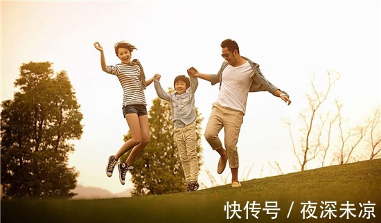 情商|孩子发脾气时,父母的第一句话很重要,情商高的父母是这样说的