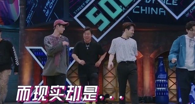 鐘漢良|所有人都穿黑襪子,唯獨忘告訴王一博,看他穿的啥,粉絲笑出鼻涕泡