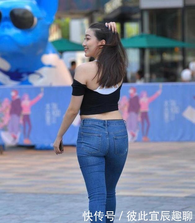 漂亮女孩|漂亮女孩穿着黑色上衣和牛仔裤,展现青春魅力,时尚又迷人