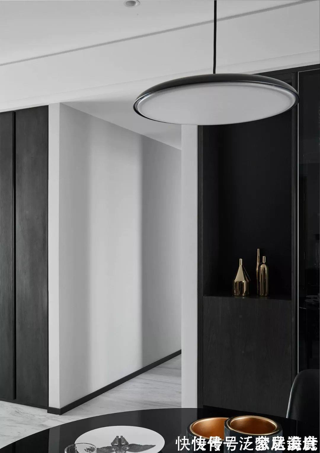 实木|都2021年了,你家还在用瓷砖踢脚线?答应我,请把它换了吧!