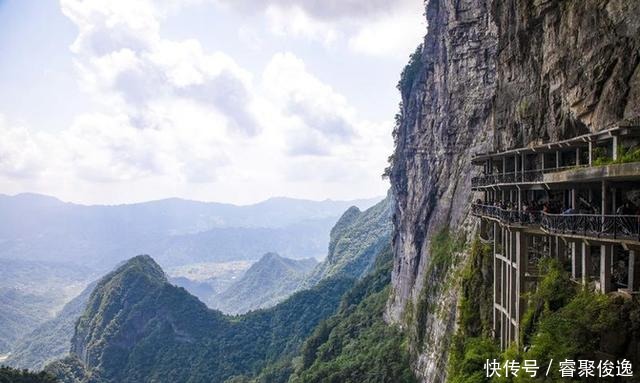 公路|张家界天门山，刚过了九十九道弯，还有笔直的楼梯让人绝望