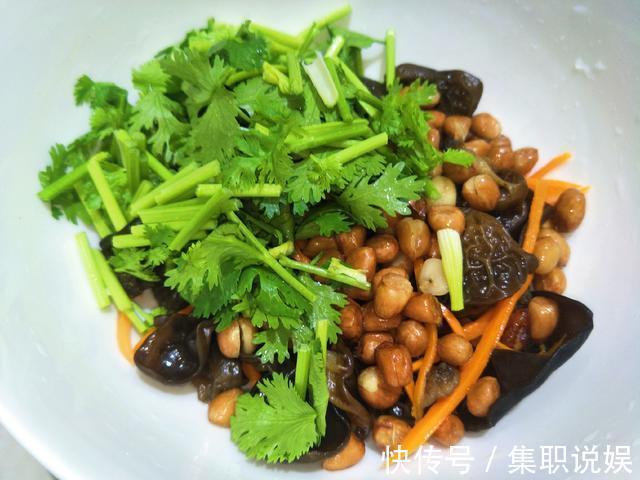 凉拌|夏天吃木耳正当时，教你凉拌木耳的正确做法，木耳好吃无异味