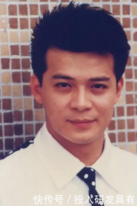 版本的乔峰|83版的乔峰为什么总戴帽子?黄日华摘下帽子后,网友笑出猪叫声