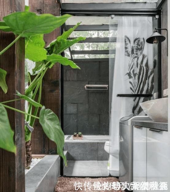 玻璃门|5万爆改70㎡的老房子,完工变小庭院豪宅,客厅还做了个“床上床”