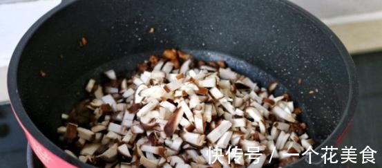 拌面还是香菇肉酱好吃,经典的味道,顺滑劲道!