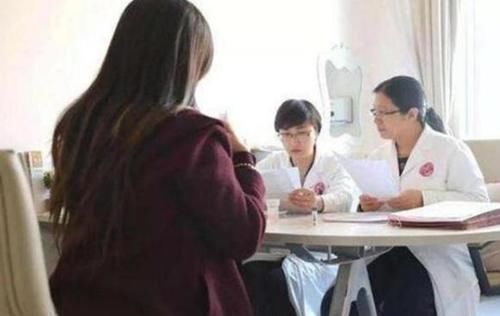 宝宝|“鸟脸妈妈”生孩子遭家人反对,宝宝出生后,妈妈十分后悔